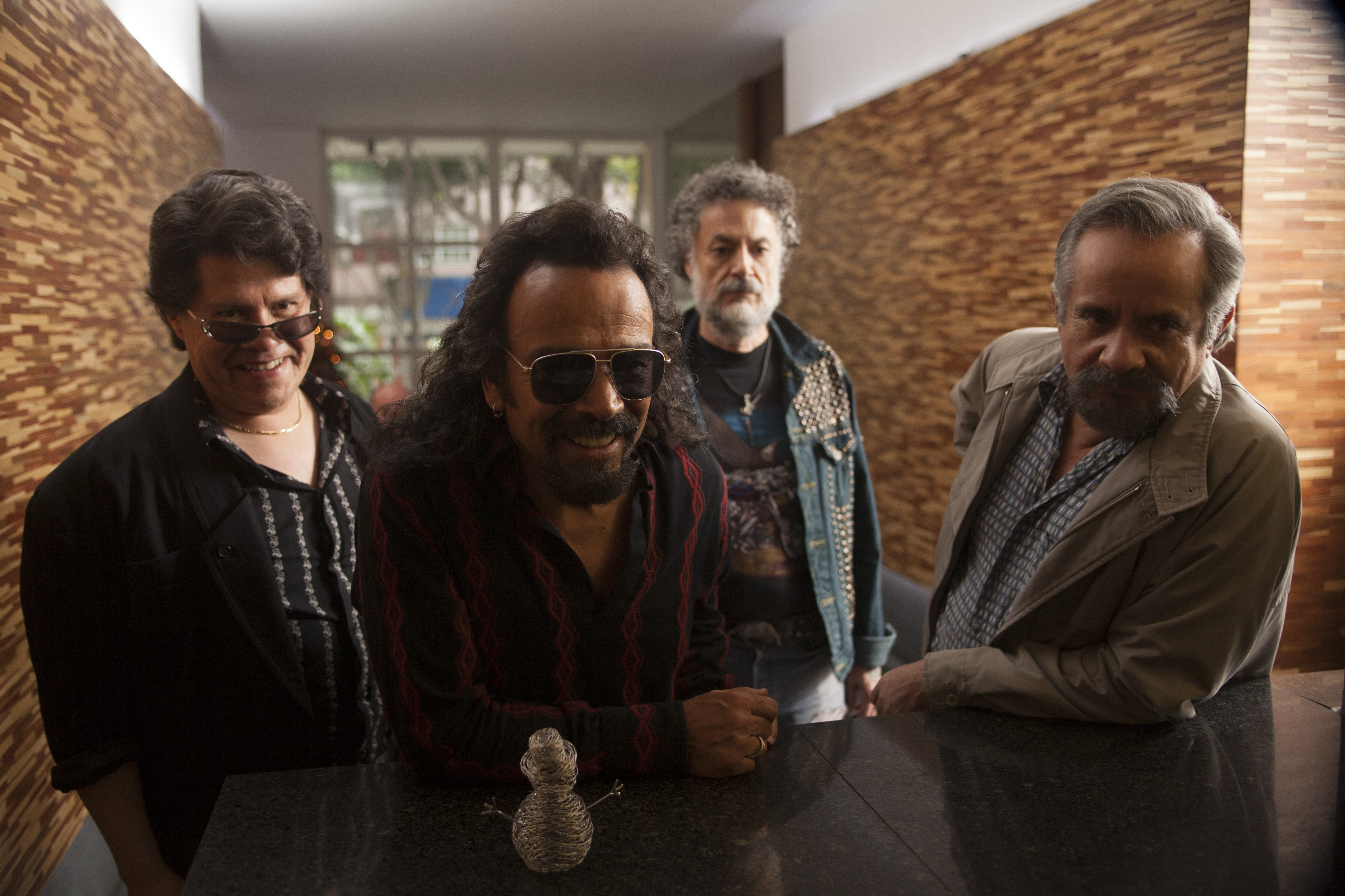 Still of Jorge Zárate, Damián Alcázar, Arturo Ríos and Álvaro Guerrero in Eddie Reynolds y Los Ángeles de Acero.