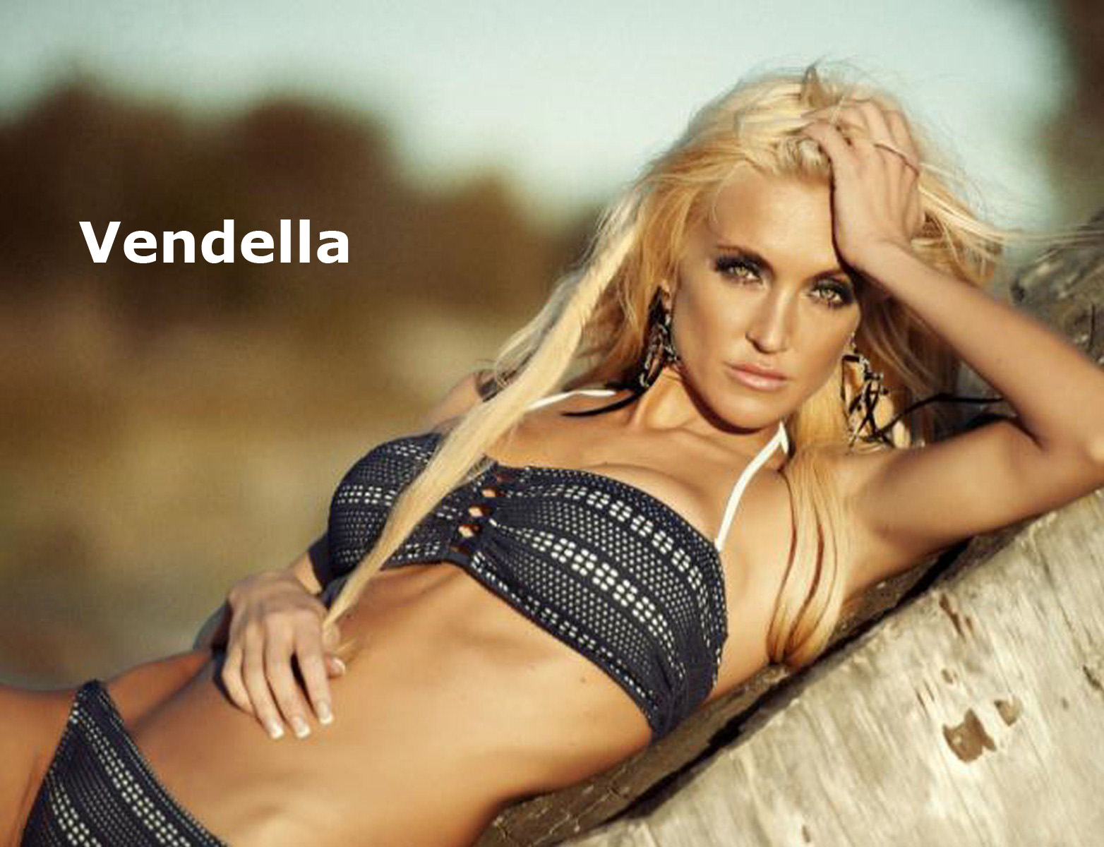 Model: Miss Vendella Sonia