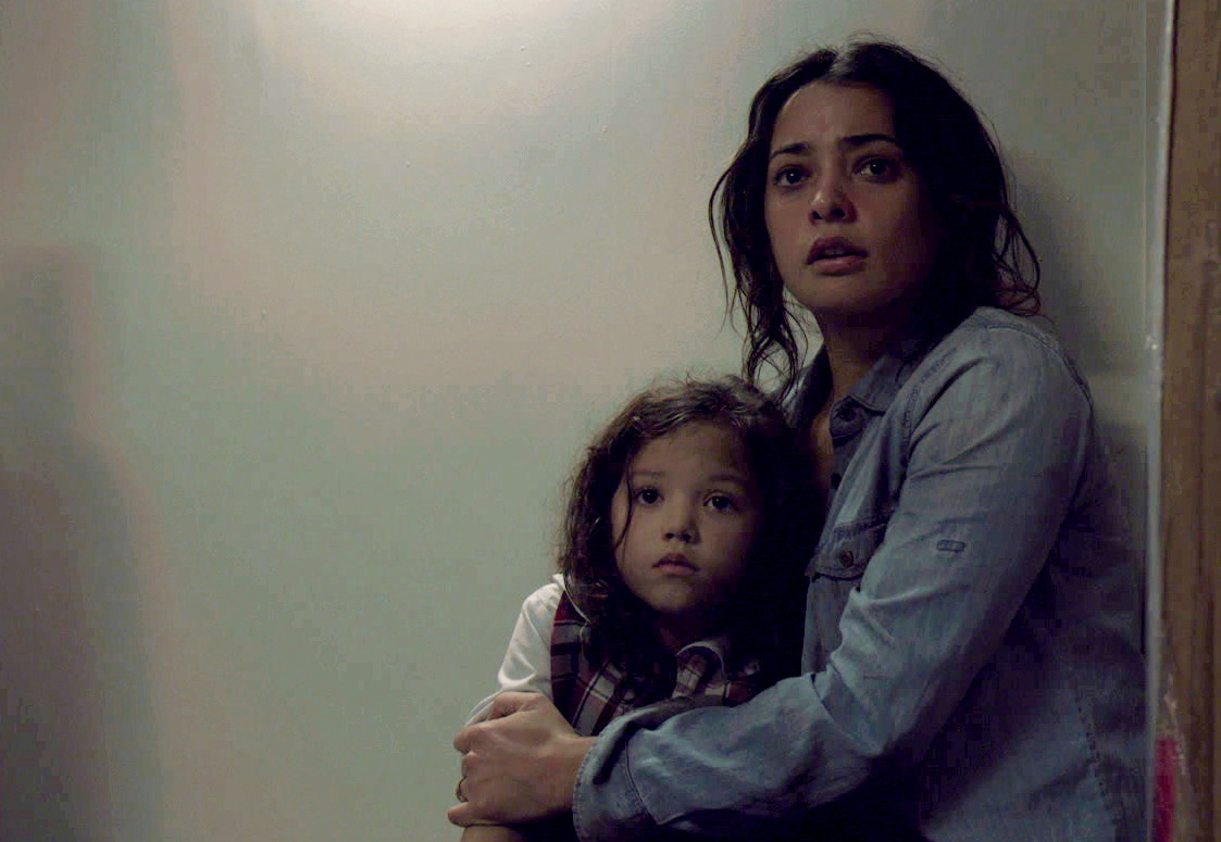 Still of Natalie Martinez and Jaynee-Lynne Kinchen in Self/less (2015)