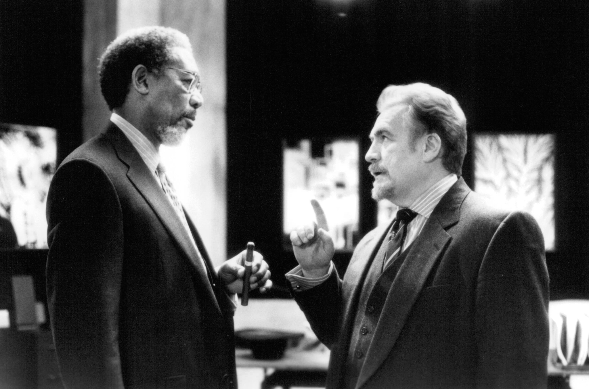 Still of Morgan Freeman and Brian Cox in Chain Reaction (1996)