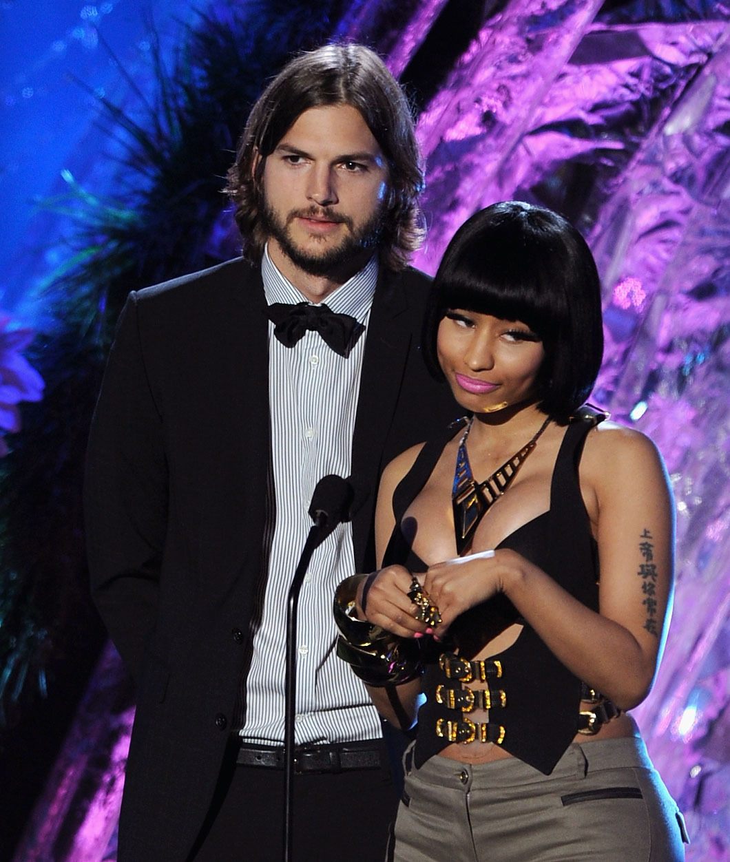 Ashton Kutcher and Nicki Minaj at event of 2011 MTV Movie Awards (2011)