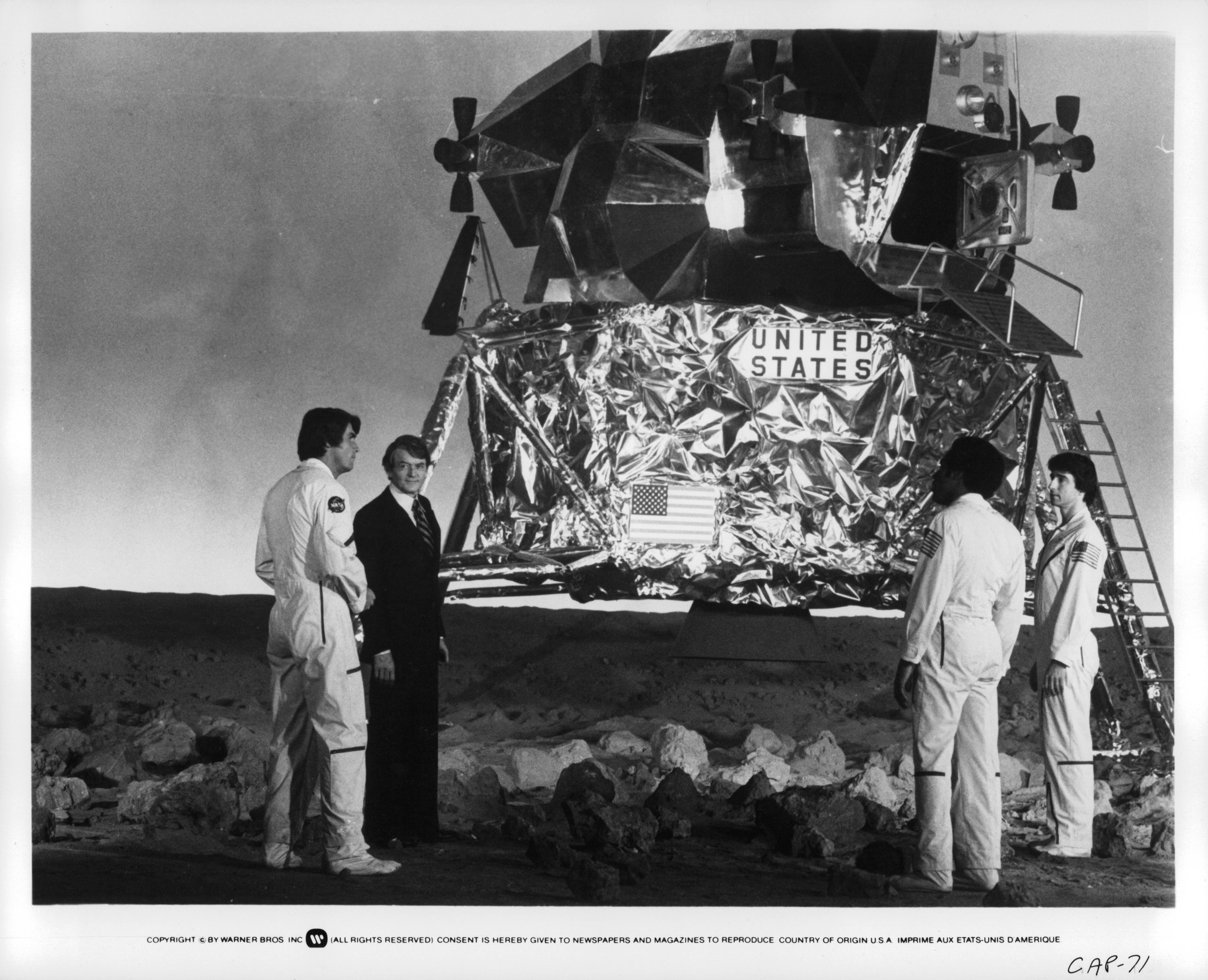Still of James Brolin, Hal Holbrook, O.J. Simpson and Sam Waterston in Capricorn One (1978)