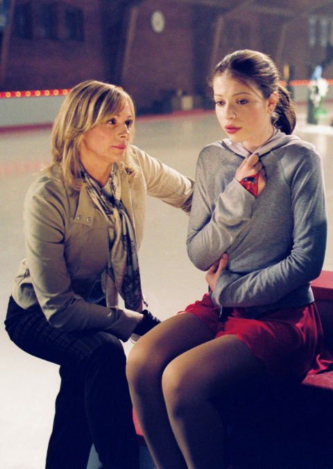 L-R: Tina (Kim Cattrall), Casey (Michelle Trachtenberg).