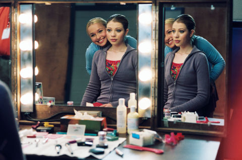 L-R: Gen (Hayden Panettiere), Casey (Michelle Trachtenberg).