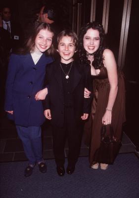 Majandra Delfino, Michelle Trachtenberg and Miko Hughes at event of Merkurijaus kodas (1998)