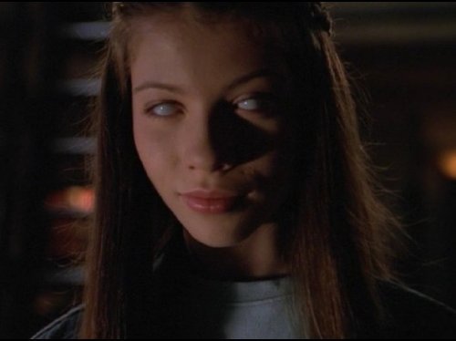 Still of Michelle Trachtenberg in Vampyru zudike (1997)