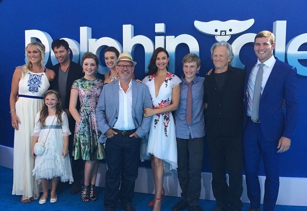 the cast of Dolphin Tale 2
