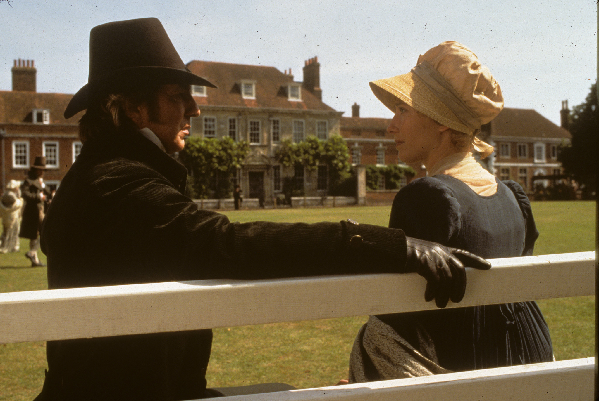 Still of Alan Rickman and Emma Thompson in Sense and Sensibility (1995)