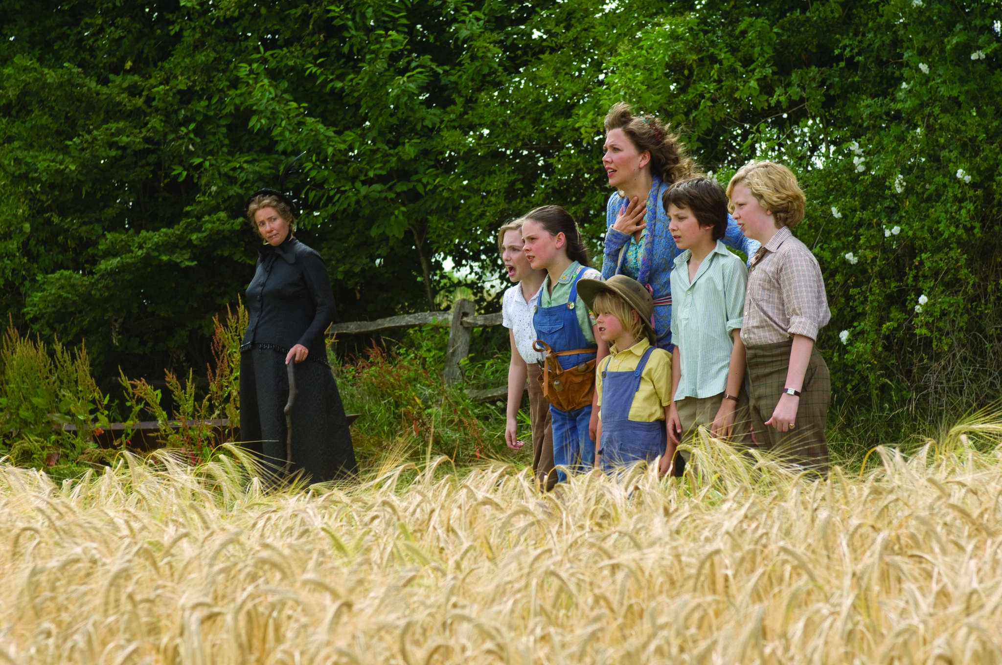 Still of Emma Thompson, Maggie Gyllenhaal, Asa Butterfield, Eros Vlahos, Lil Woods and Oscar Steer in Aukle Makfi ir didysis sprogimas (2010)