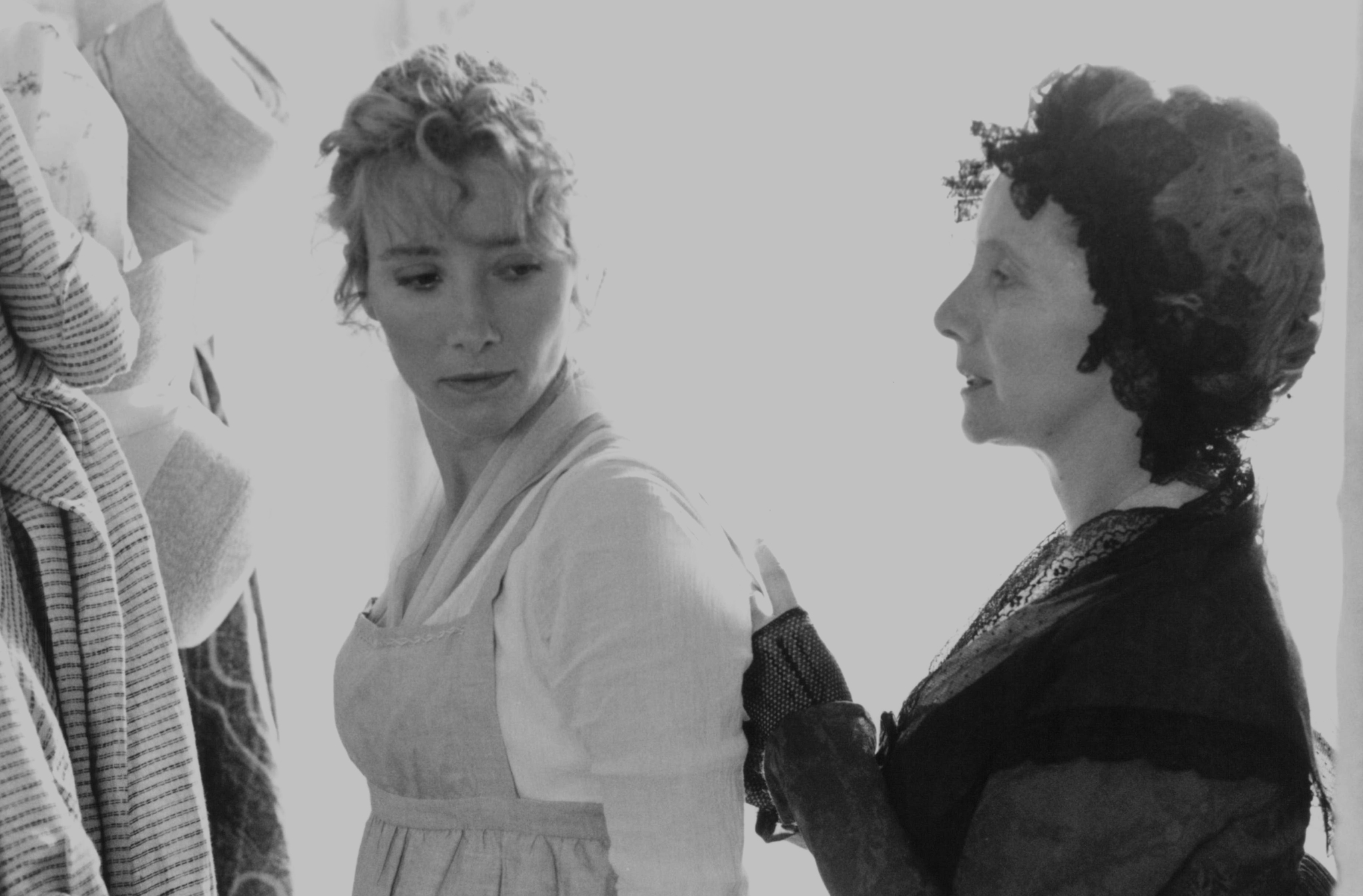 Still of Emma Thompson and Gemma Jones in Sense and Sensibility (1995)