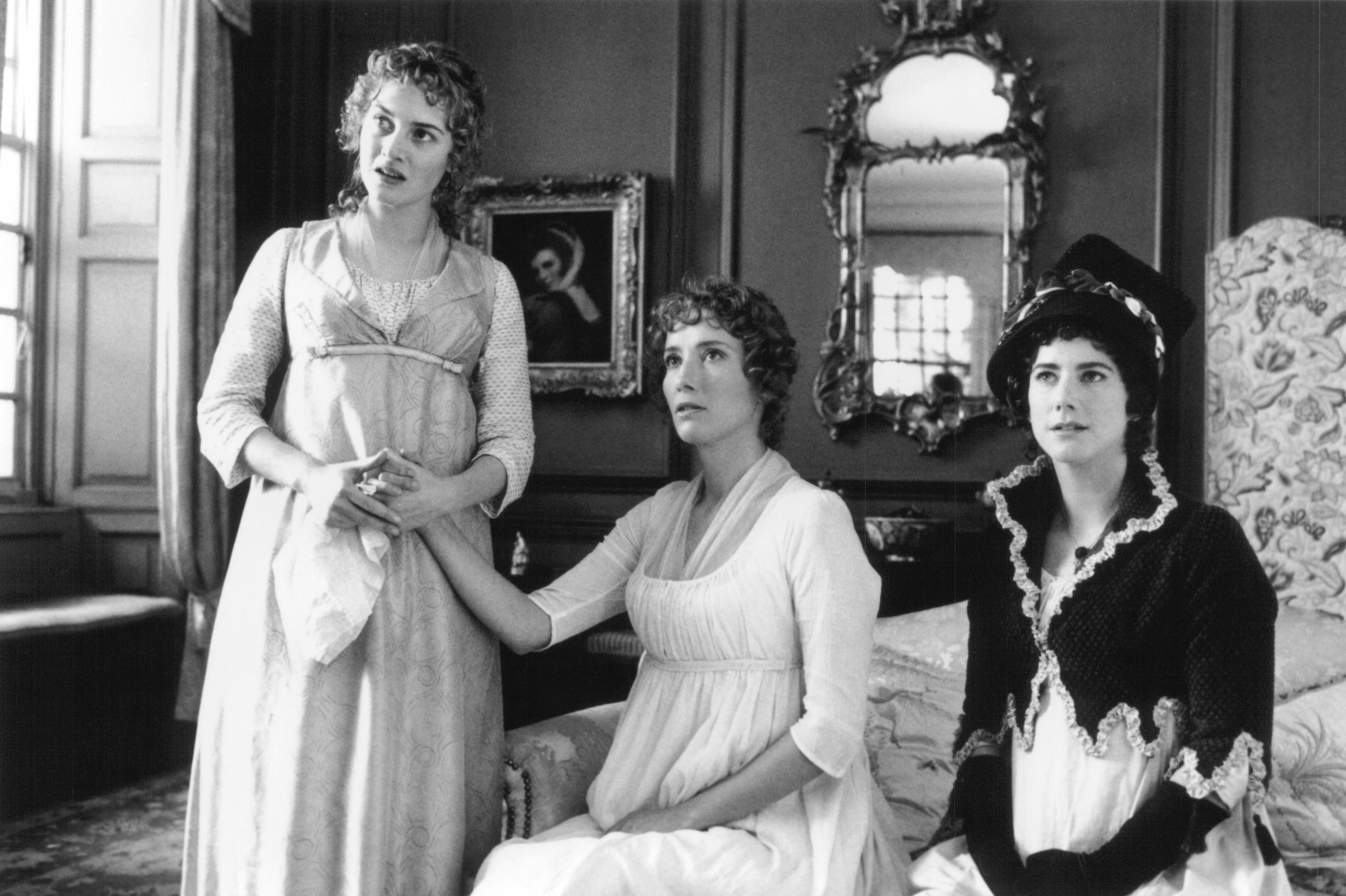 Still of Emma Thompson and Kate Winslet in Sense and Sensibility (1995)