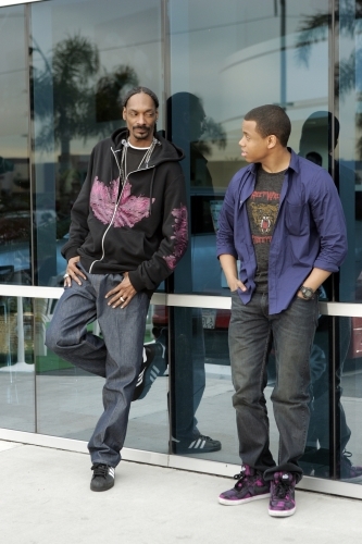 Still of Snoop Dogg and Tristan Wilds in 90210 (2008)