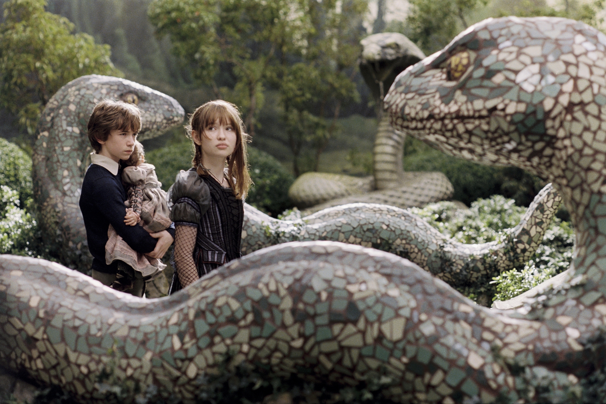 Still of Liam Aiken, Emily Browning and Shelby Hoffman in Neitiketinos Lemoni Sniketo istorijos (2004)