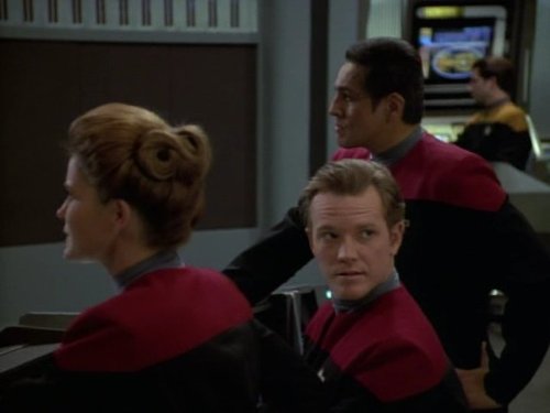 Still of Robert Beltran, Robert Duncan McNeill and Kate Mulgrew in Star Trek: Voyager (1995)