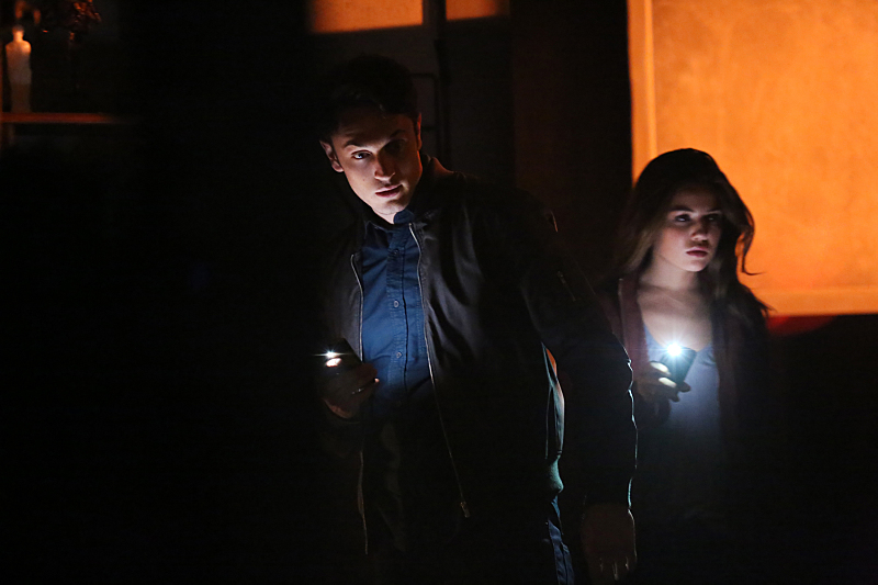 Still of Danielle Campbell and Colin Woodell in The Originals (2013)