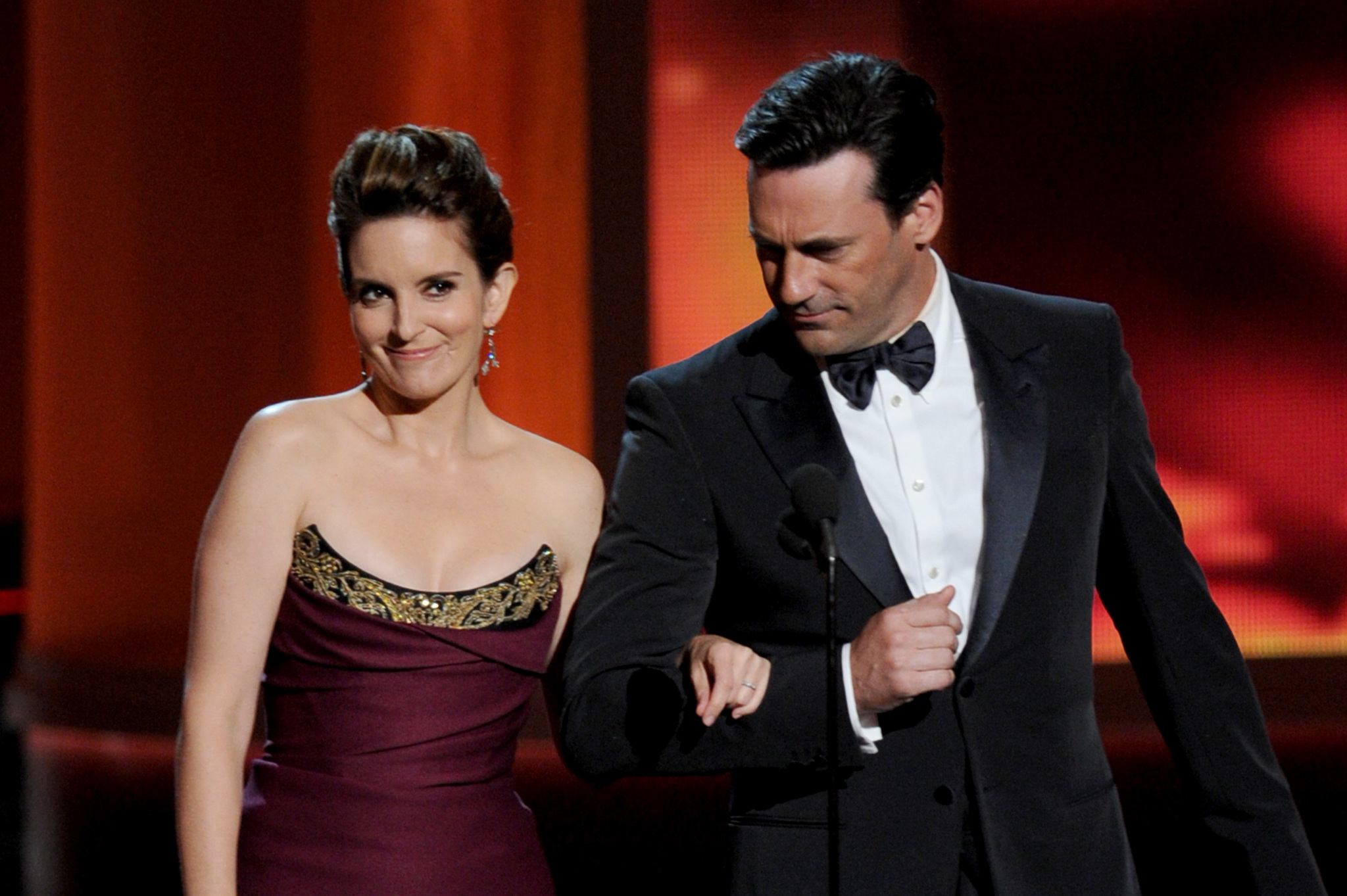 Tina Fey and Jon Hamm at event of The 64th Primetime Emmy Awards (2012)