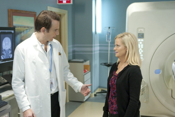 Still of Will Arnett and Amy Poehler in Parks and Recreation (2009)