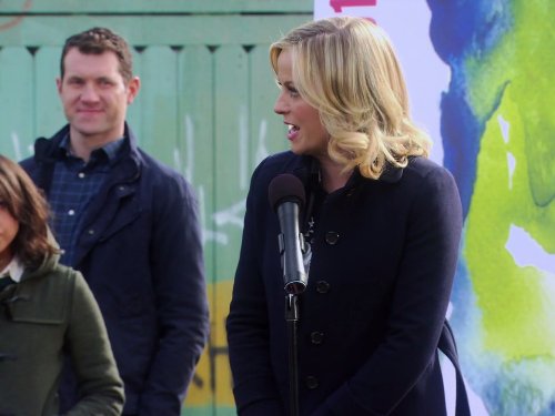 Still of Amy Poehler and Billy Eichner in Parks and Recreation (2009)