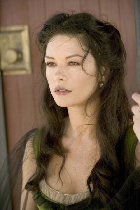 Still of Catherine Zeta-Jones in The Legend of Zorro (2005)