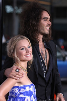Kristen Bell and Russell Brand at event of Forgetting Sarah Marshall (2008)