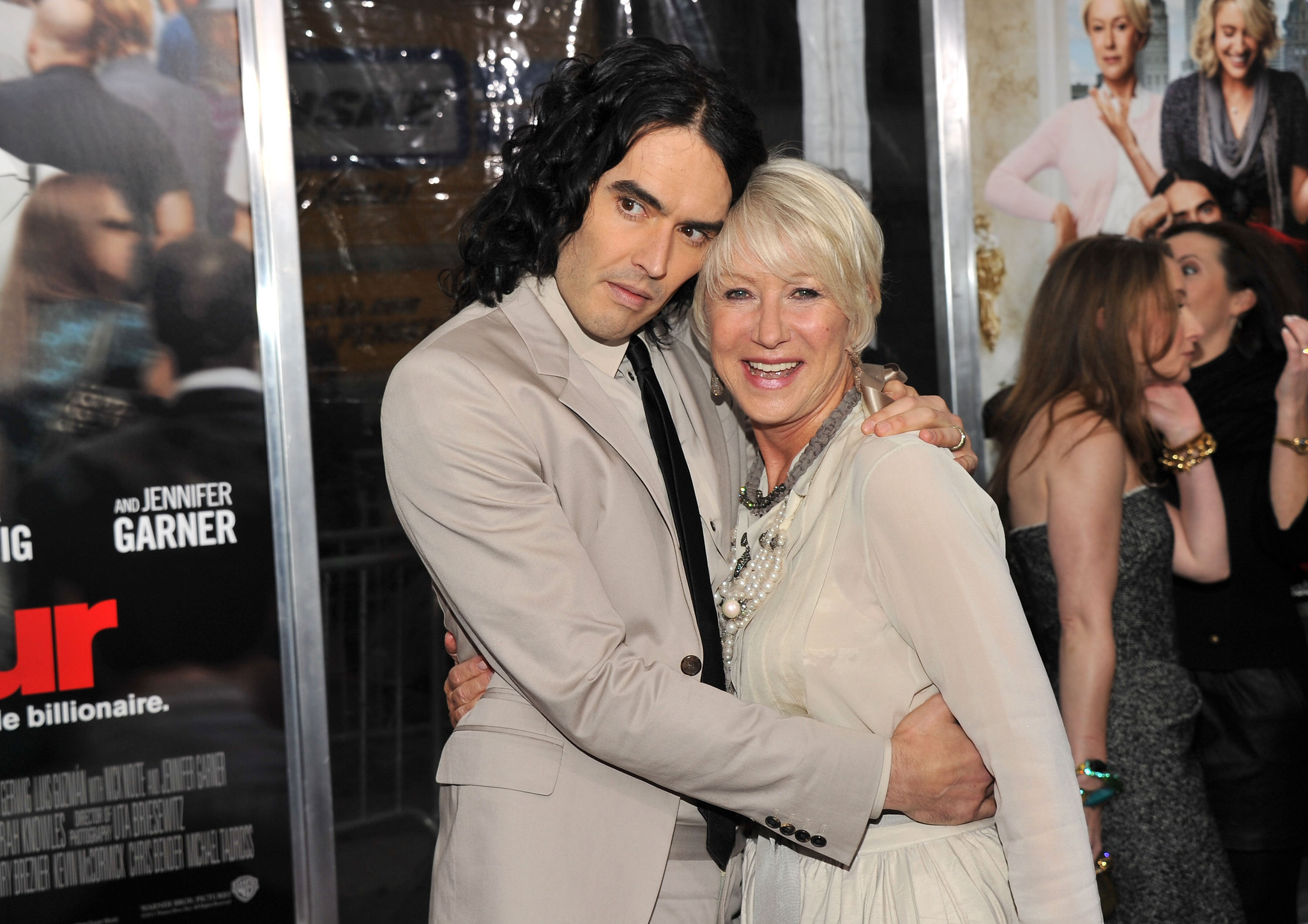 Helen Mirren and Russell Brand at event of Arthur (2011)