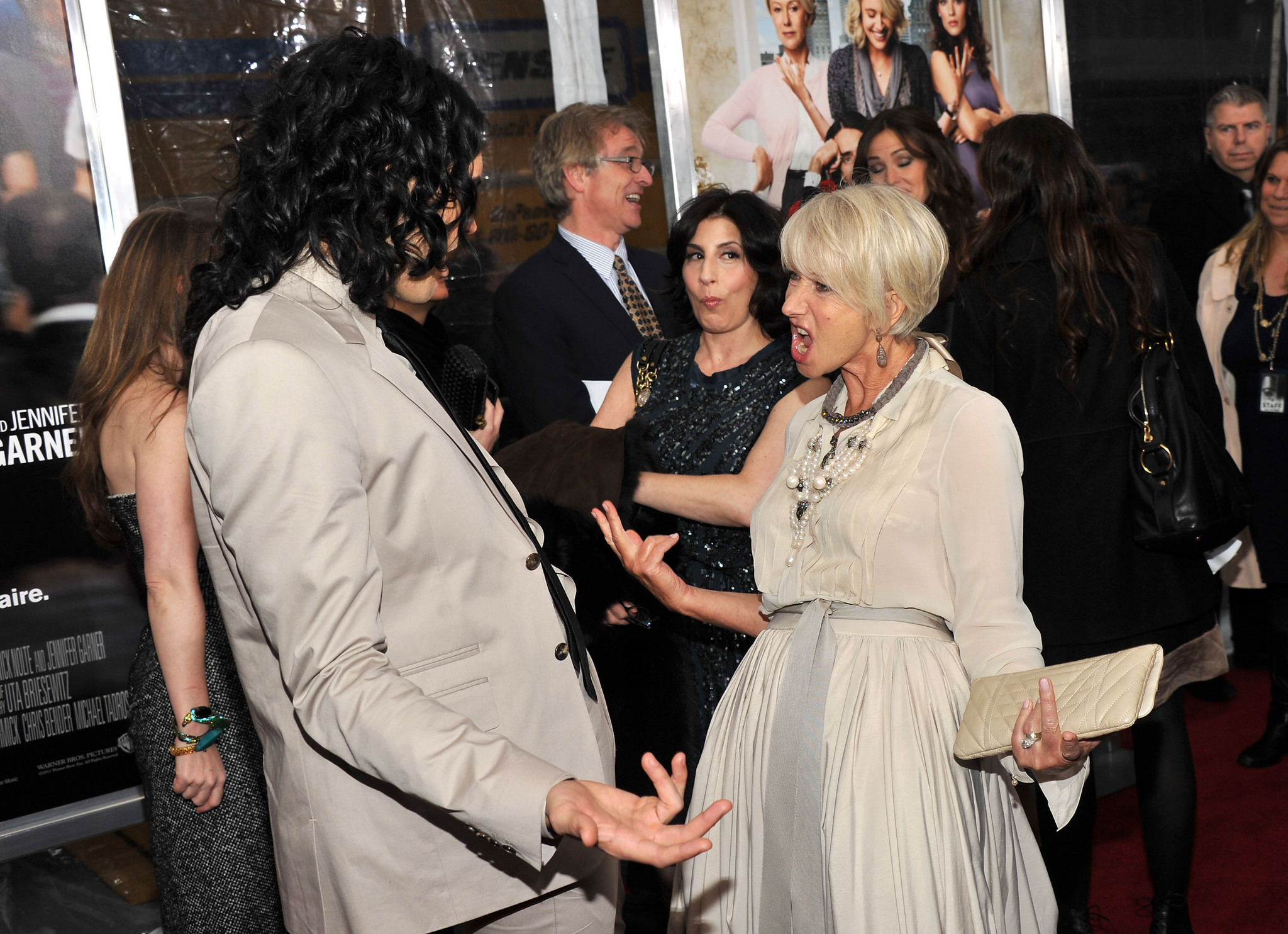 Helen Mirren and Russell Brand at event of Arthur (2011)