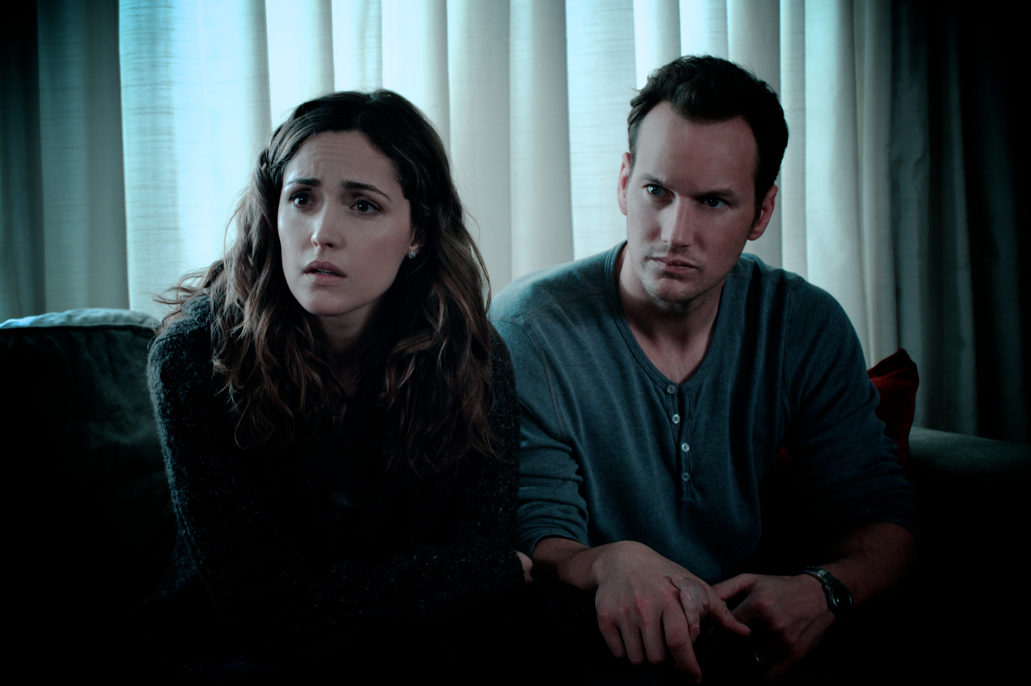 Still of Rose Byrne and Patrick Wilson in Tunas tamsoje (2010)