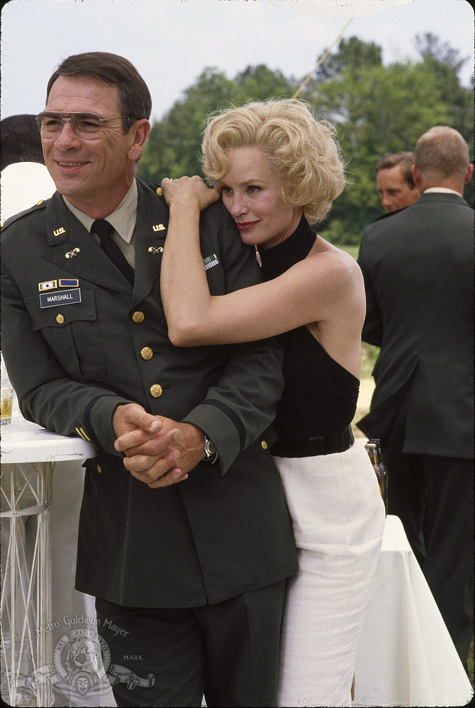 Still of Tommy Lee Jones and Jessica Lange in Blue Sky (1994)