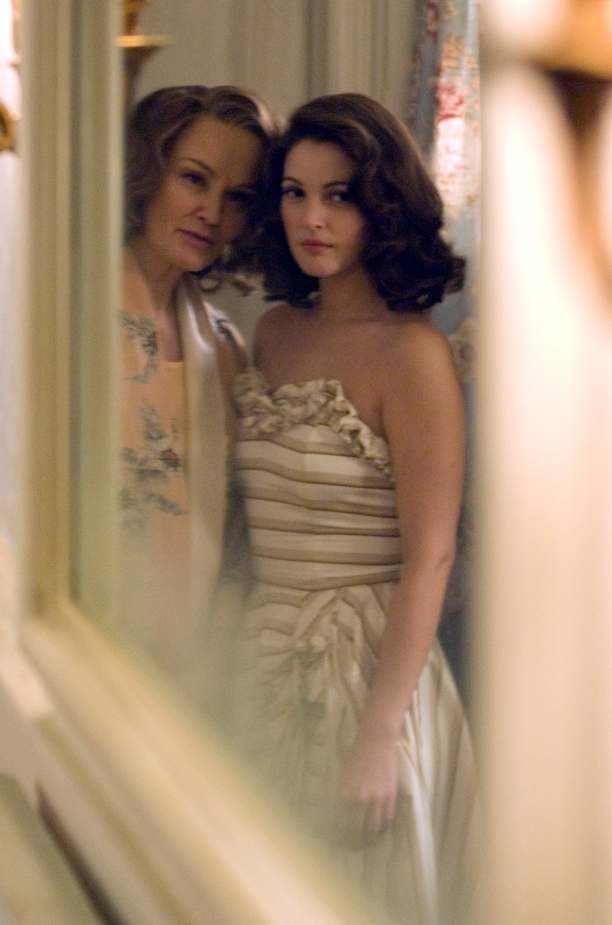 Still of Drew Barrymore and Jessica Lange in Grey Gardens (2009)