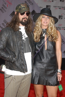 Sheri Moon Zombie and Rob Zombie at event of MTV Video Music Awards 2003 (2003)