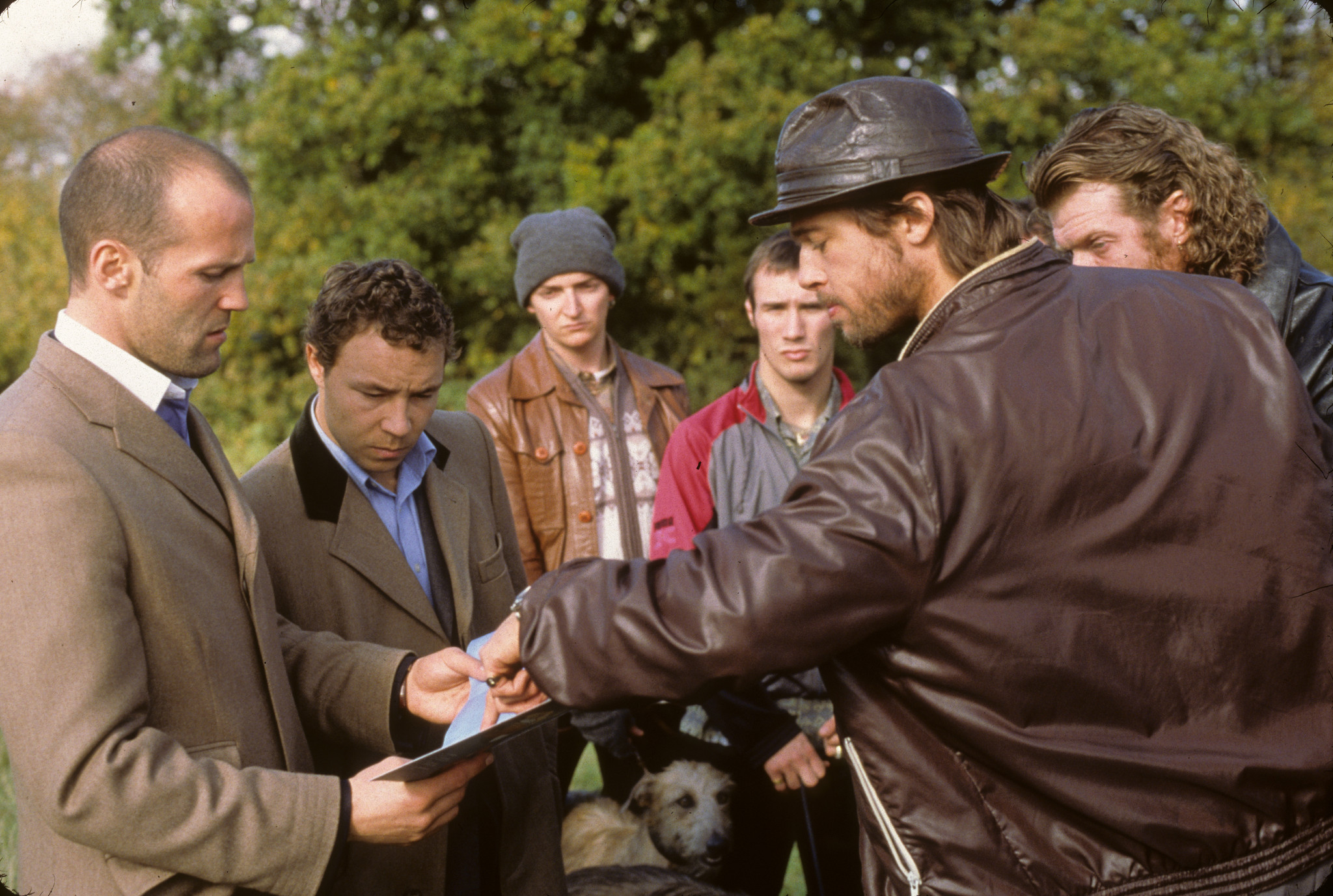 Still of Brad Pitt, Jason Flemyng, Jason Statham and Stephen Graham in Snatch. (2000)