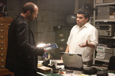 Still of Jason Statham and Luis Guzmán in War (2007)