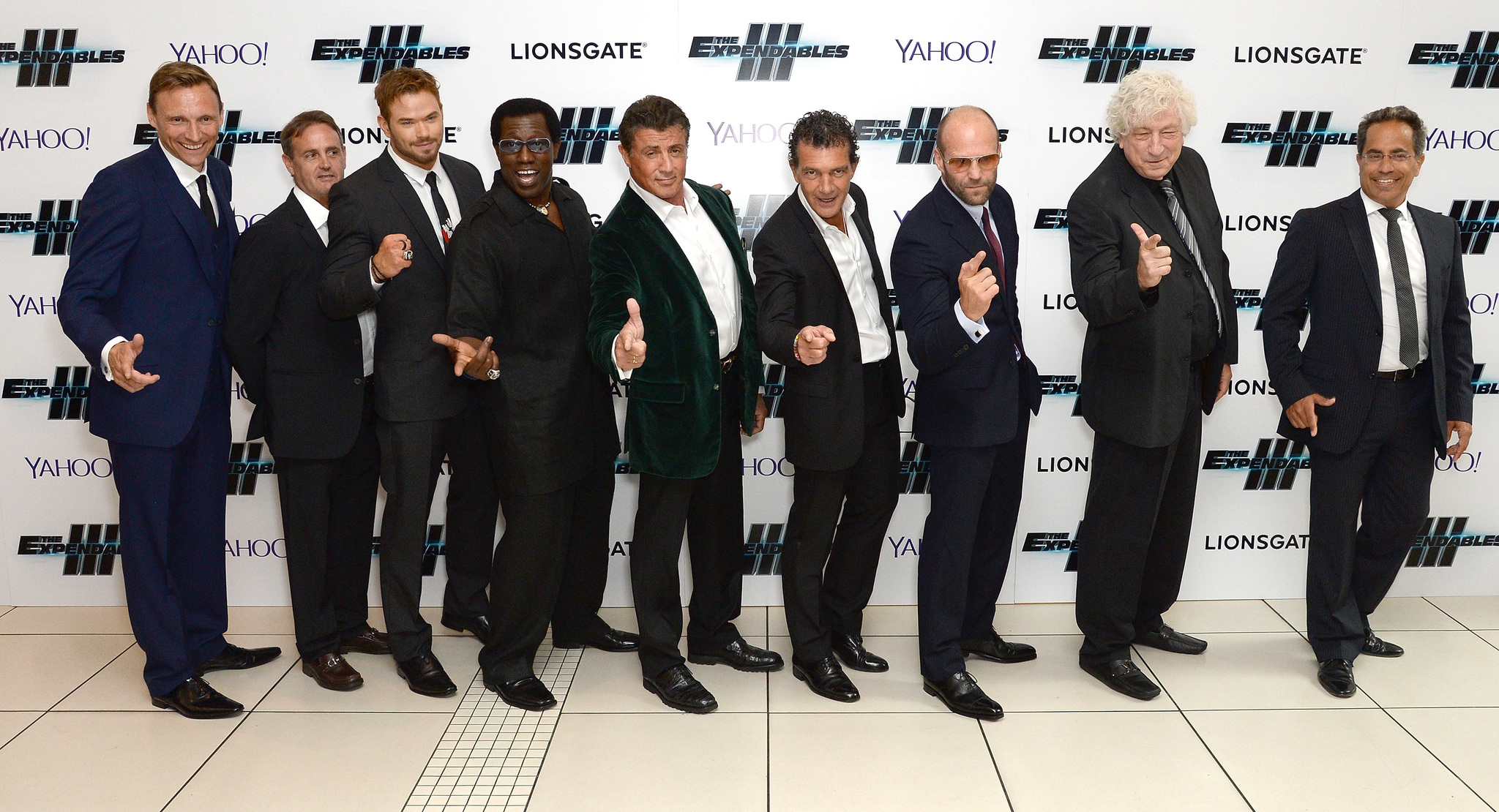 Antonio Banderas, Sylvester Stallone, Wesley Snipes, Jason Statham, Zygi Kamasa, Avi Lerner and Kellan Lutz at event of Nesunaikinami 3 (2014)