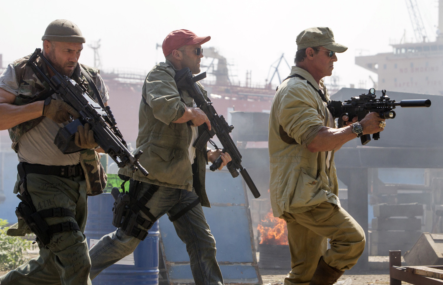 Still of Sylvester Stallone, Jason Statham and Randy Couture in Nesunaikinami 3 (2014)