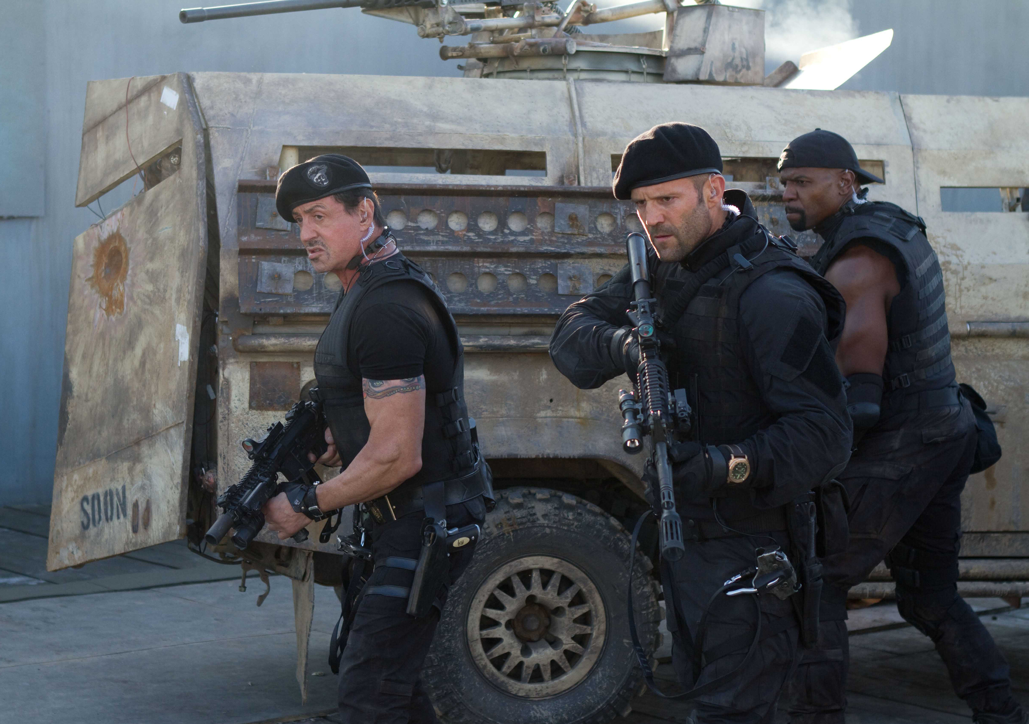 Still of Sylvester Stallone, Jason Statham and Terry Crews in Nesunaikinami 2 (2012)