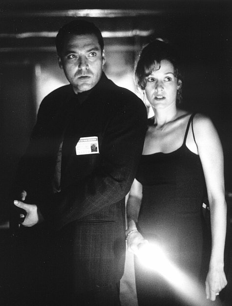 Still of Penelope Ann Miller and Tom Sizemore in The Relic (1997)