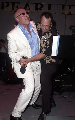 Dan Aykroyd and Tom Sizemore at event of Perl Harboras (2001)