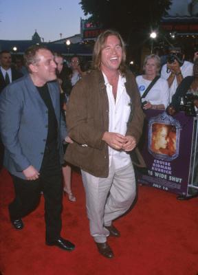 Val Kilmer and Tom Sizemore at event of Eyes Wide Shut (1999)