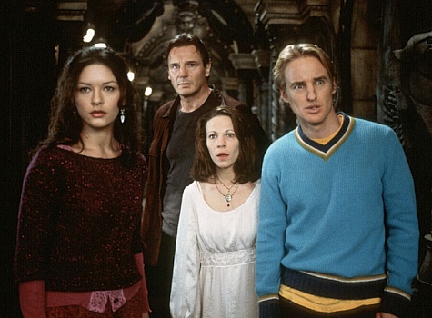 Still of Liam Neeson, Lili Taylor, Catherine Zeta-Jones and Owen Wilson in The Haunting (1999)