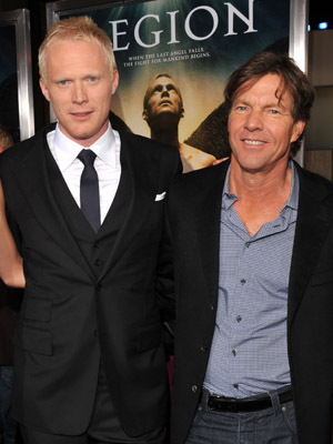 Dennis Quaid and Paul Bettany at event of Legionas (2010)