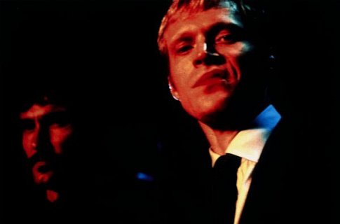 Still of Doug Allen and Paul Bettany in Gangster No. 1 (2000)