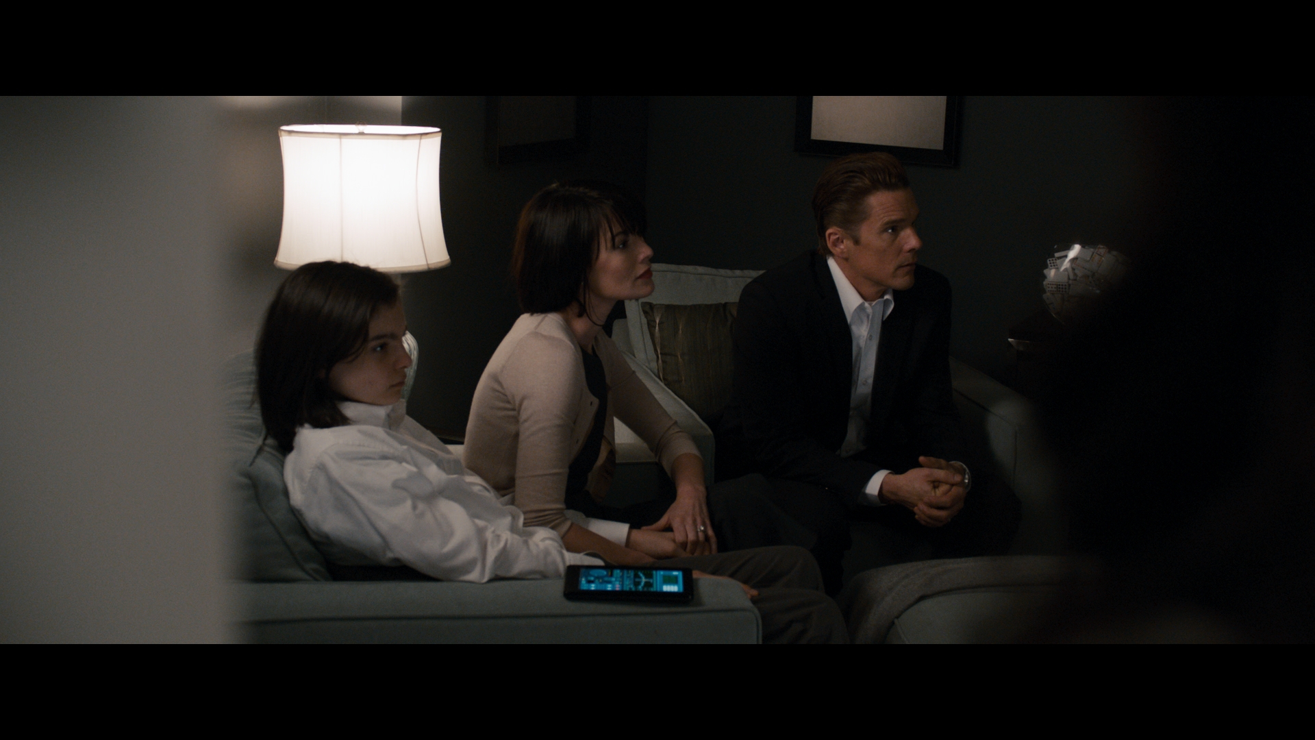 Still of Ethan Hawke, Lena Headey and Max Burkholder in Purgenas (2013)