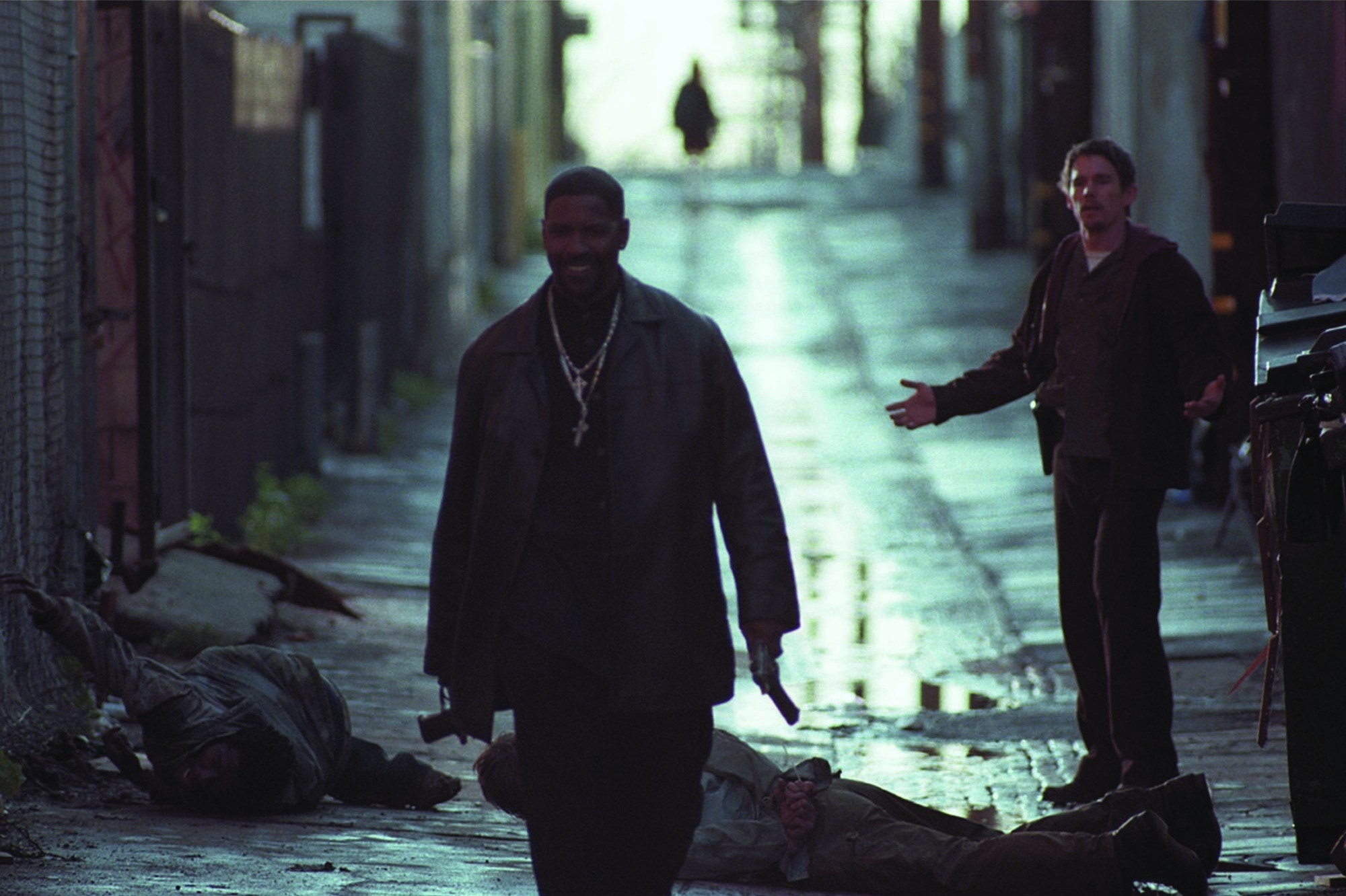 Still of Ethan Hawke and Denzel Washington in Isbandymu diena (2001)
