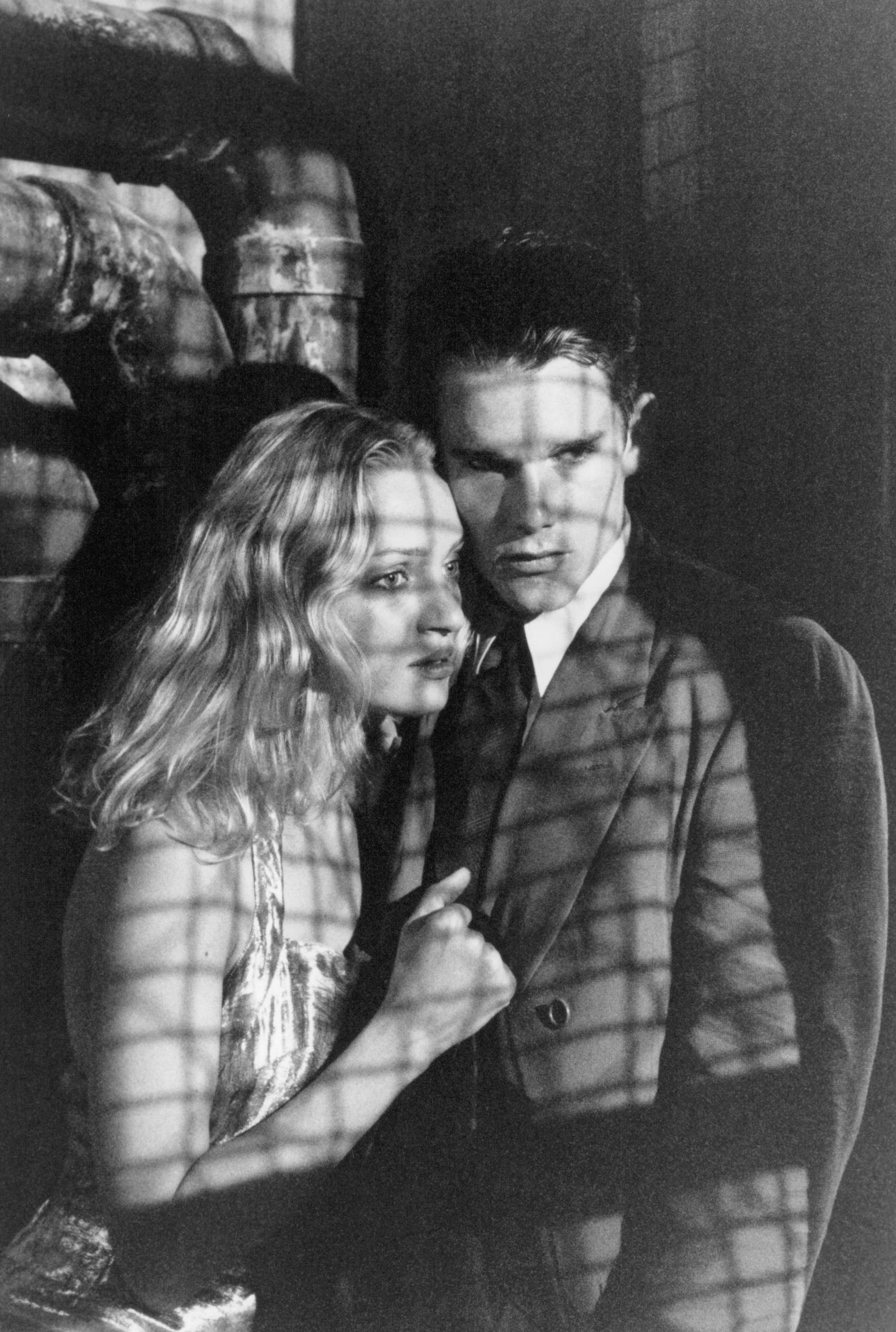 Still of Ethan Hawke and Uma Thurman in Gataka (1997)