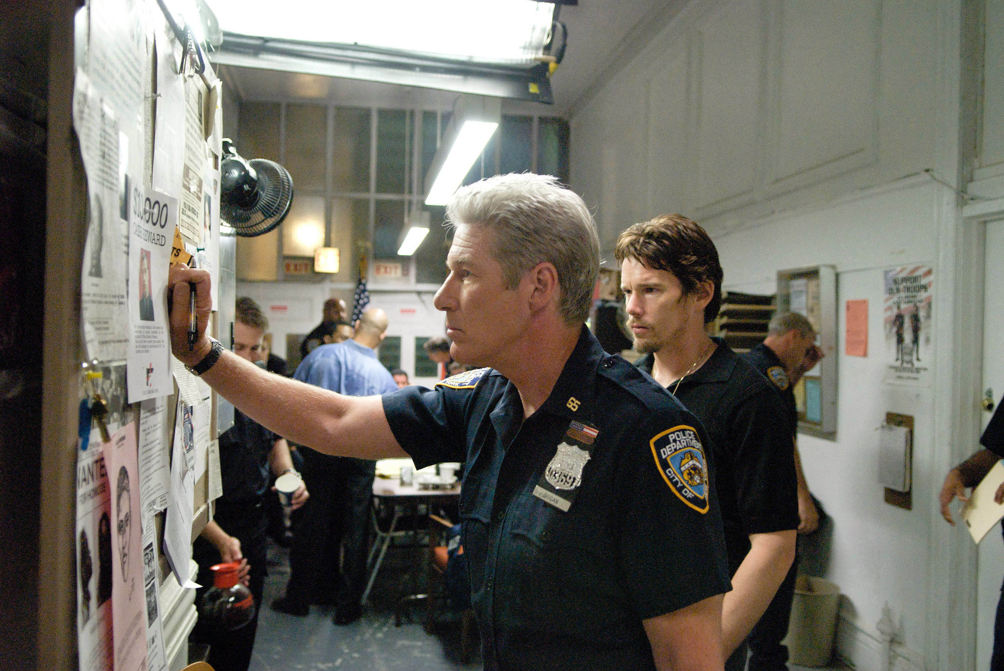 Still of Richard Gere and Ethan Hawke in Brooklyn's Finest (2009)