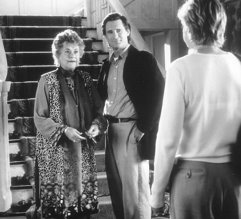 Still of Bill Pullman, Ellen DeGeneres and Joan Plowright in Mr. Wrong (1996)