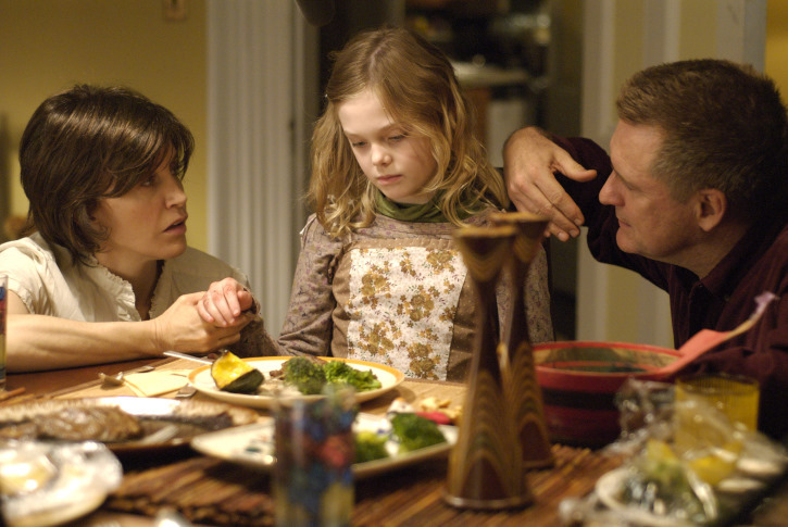 Still of Bill Pullman, Felicity Huffman and Elle Fanning in Phoebe in Wonderland (2008)