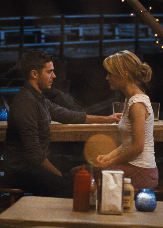 Still of Zac Efron and Taylor Schilling in Amzinai tavo (2012)