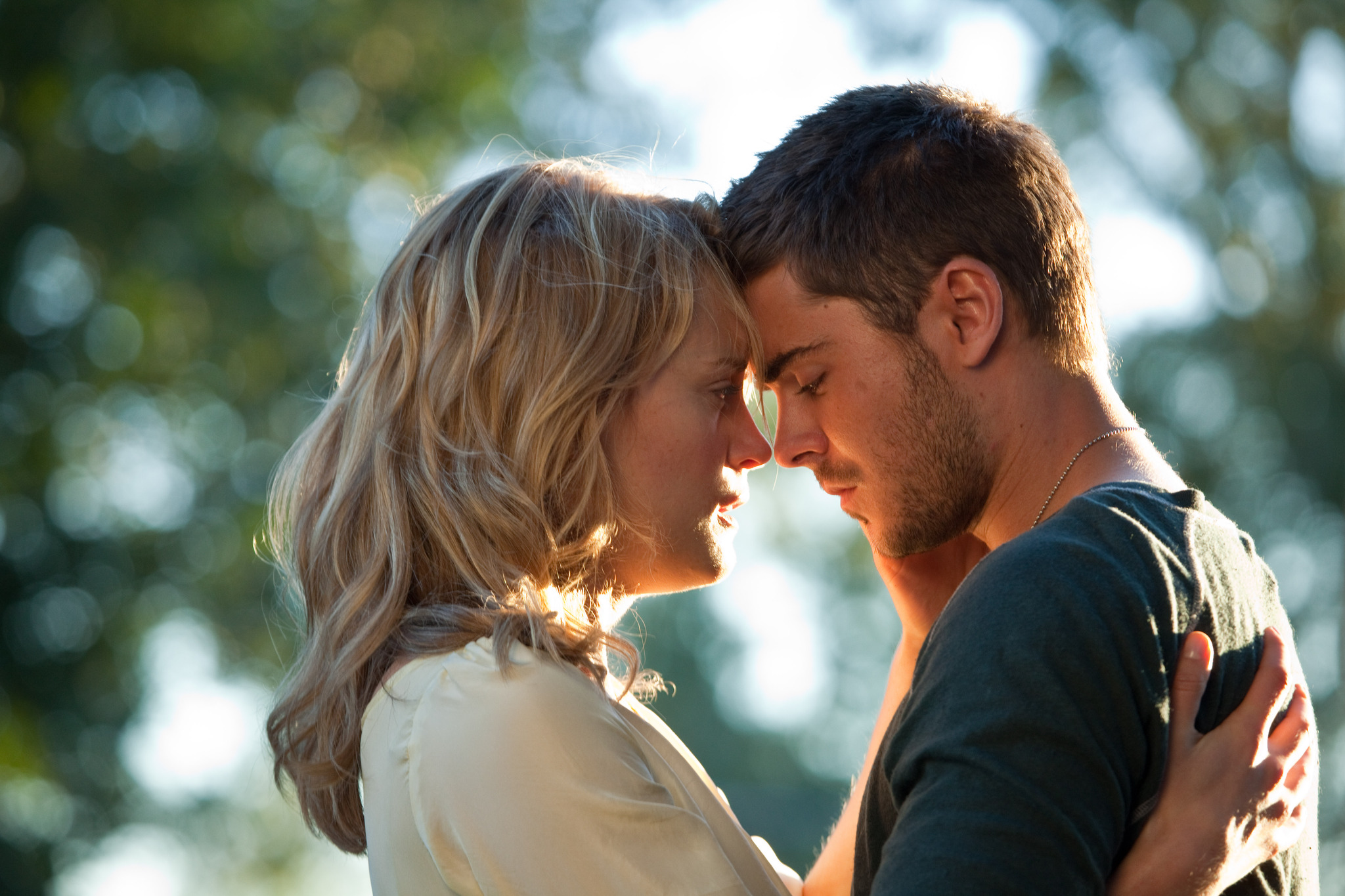 Still of Zac Efron and Taylor Schilling in Amzinai tavo (2012)