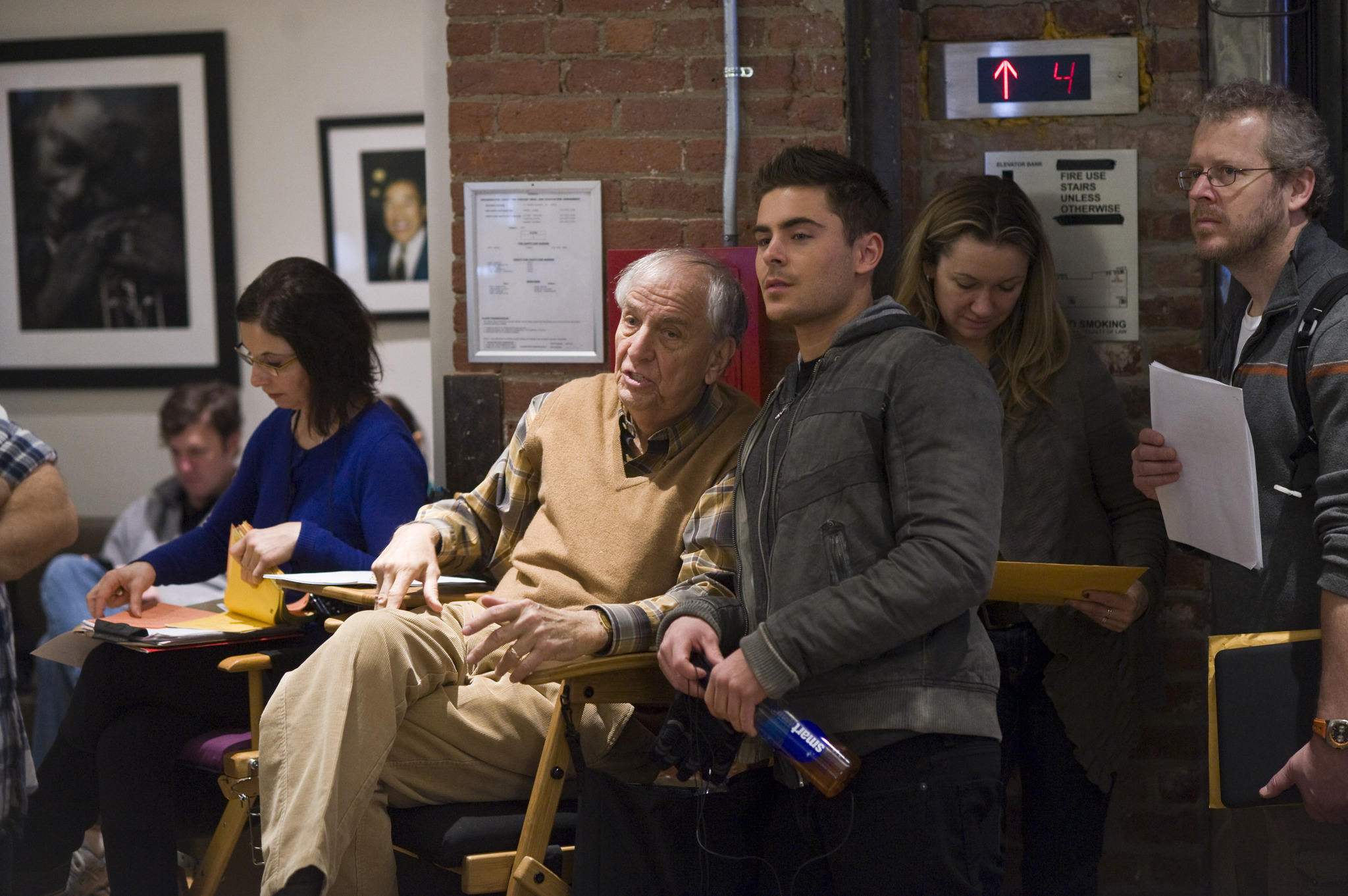 Garry Marshall and Zac Efron in Naujieji metai Niujorke (2011)